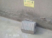 陆埠镇兰溪村桥东新村简易的鼠饵站存在安全隐患