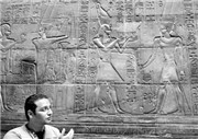 埃及神庙浮雕被涂写汉字已被抹去 墙体已修复