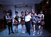 河南郑州童话主题餐厅服务员平均高1.32米