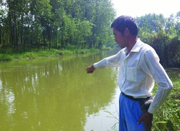 74岁老汉扎进河底救两名落水儿童 体力不支溺亡