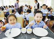 宁波学校餐饮安全检查 5家学校食堂发现过期食品