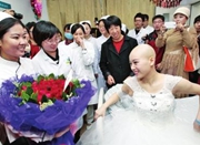 河南患癌女孩与新郎在医院举行婚礼