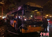 广西一公交车起火燃烧 18人送医救治