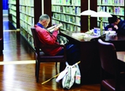杭州图书馆向流浪者开放 称无权让任何读者离开