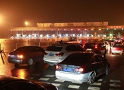 北京车主为免费走高速在收费站苦等2小时