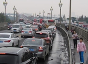 黄金周首日多地高速路开启堵车模式 北京南京出城难