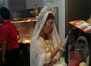 台湾麦当劳店员化身“观音”为顾客点餐