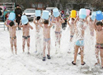 战斗民族的幼童在雪地裸奔