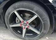 宁波街头惊现奇葩丰田车 轮胎上装了如此“装备”